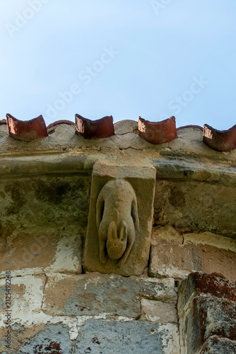 Foto Sculpted Romanesque corbel representing a hare under the eaves of the Church of