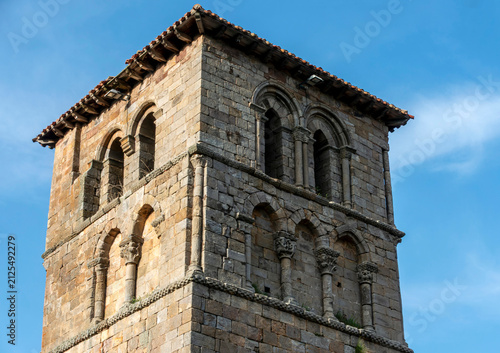 Fotografie Three-story Romanesque bell tower with pointed arches at the Collegiate Church o