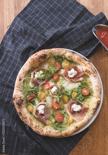 Принти на полотні Freshly baked sourdough crust topped with creamy burrata, salty cured ham, sun r