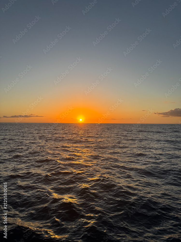 Fototapeta premium Sunset over Ocean