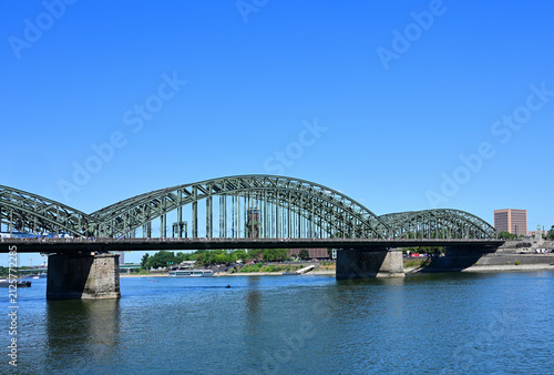 Die Hohenzollernbrücke über den Rhein in Köln, Deutschland