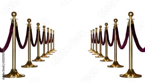 Foto Golden stanchions with velvet ropes forming a pathway, isolated on transparent b