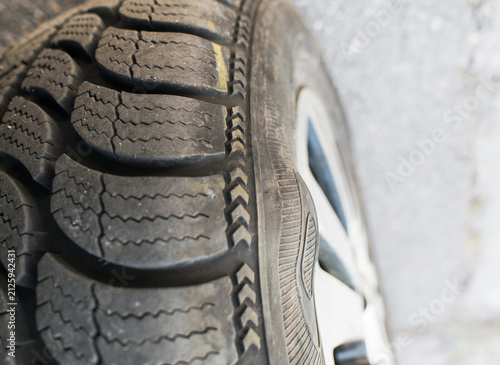 Foto Safety hazard: car tire with a significant sidewall bump
