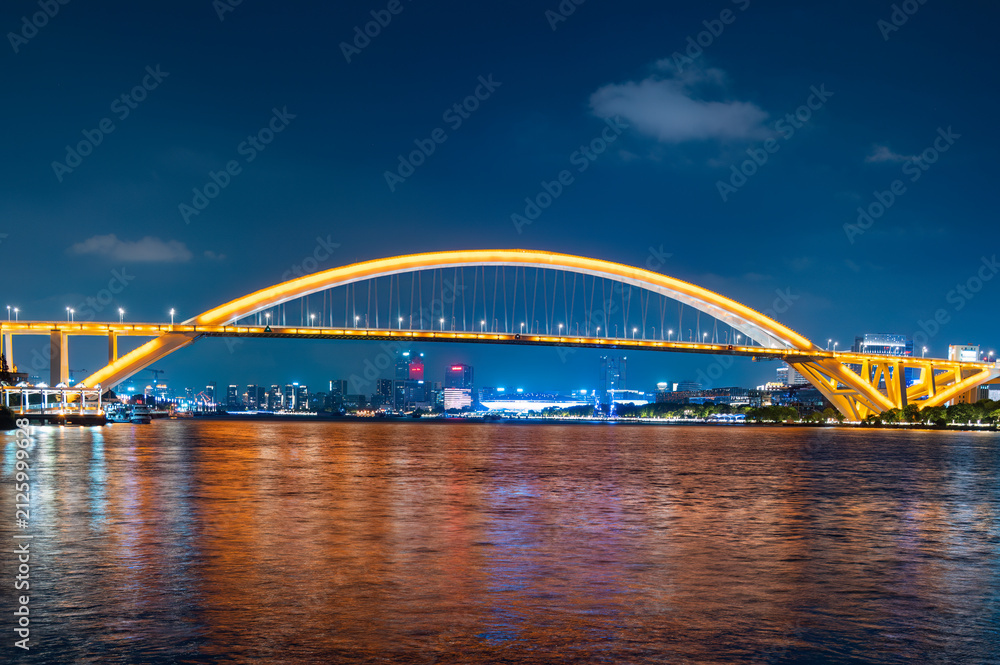 Naklejka premium Lupu Bridge night view in Shanghai