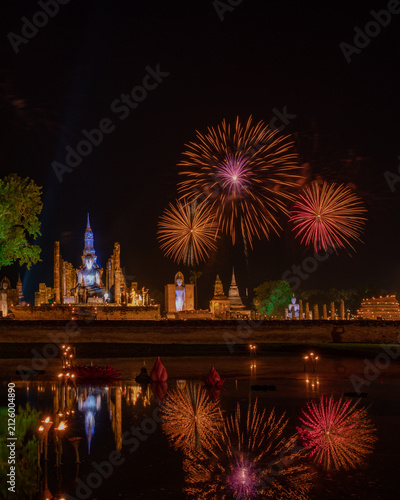 Cuadro en lienzo fireworks over the Wat Mahathat, Sukhothai
