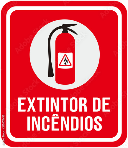 Sign in Portuguese indicating the fire extinguisher