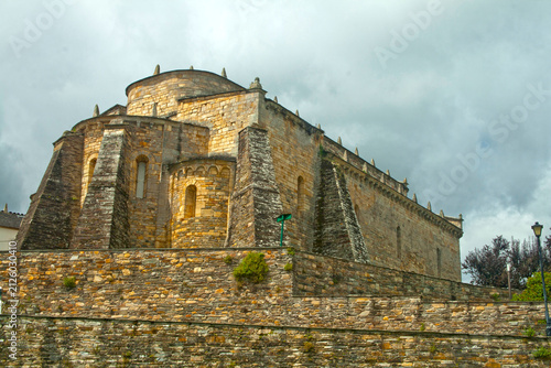 Konstfotografi Ancient European Stone Church Architecturel. San Martiño Church
