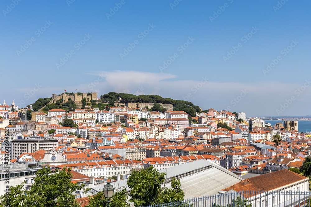 Fototapeta premium Lisbon skyline with castle Castelo de Sao Jorge and view of Lisbon, Portugal