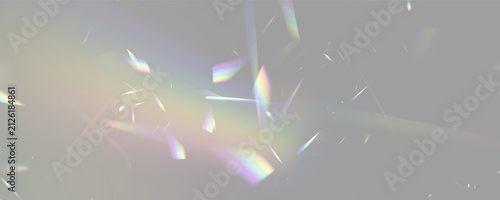 Fotografía Irregular fragments dispersing with prismatic light refractions on a black backg