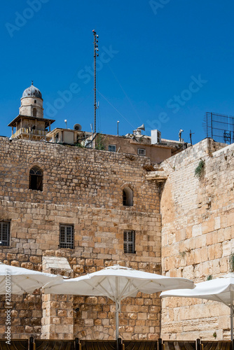 Bild auf Leinwand Western wall and old city buildings in jerusalem