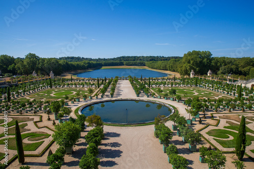 Bild auf Leinwand Aerial view of the exquisite French-style garden landscape of the Palace of Versailles