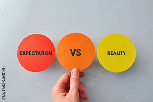 Obraz na płótnie Expectation versus reality concept with colorful comparison circles