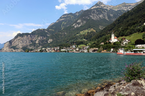 Cuadro en lienzo Flüelen am Urnersee in der Schweiz