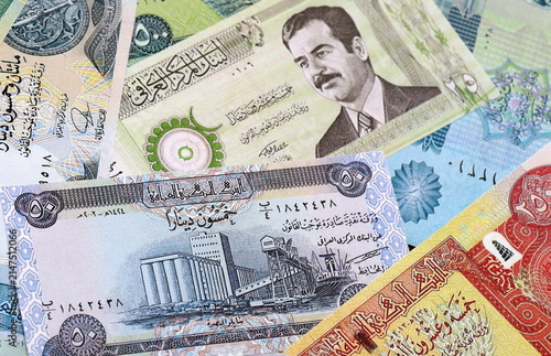 Konstfotografi Iraqi dinar money bills pile on table