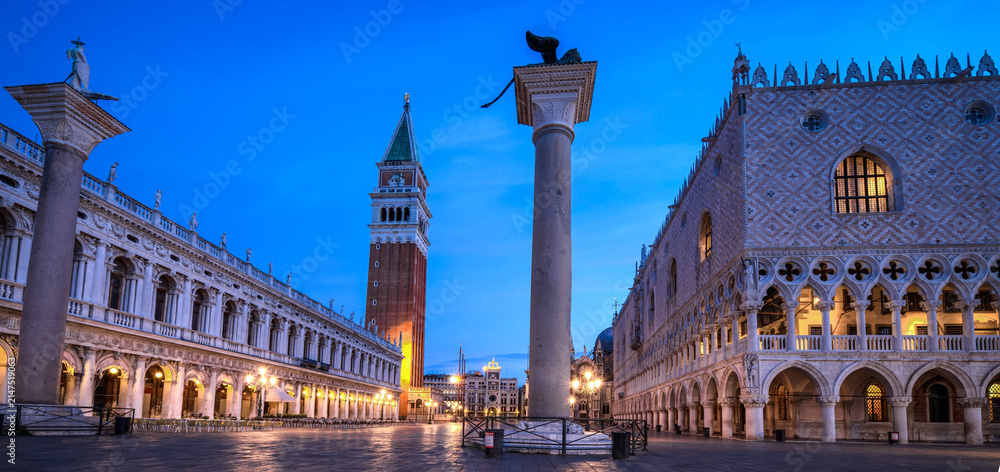 Fototapeta premium Blue hour, San Marco square Venice, Italy