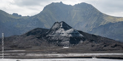Фотография Pyramid-shaped peak on an Icelandic highland outwash plain