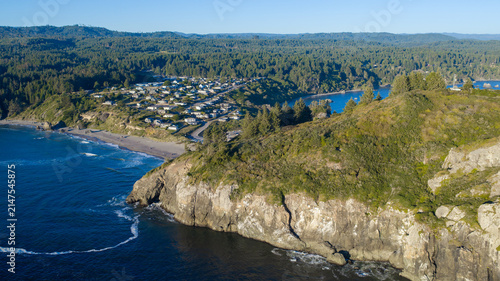 Fotografía City of Trinidad nestled on California Coast, seen beyond Trinidad head in the f