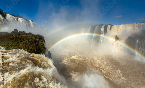 Foto Double Rainbow above the Churning Waters at the Brink of Iguazu Falls in Brazil
