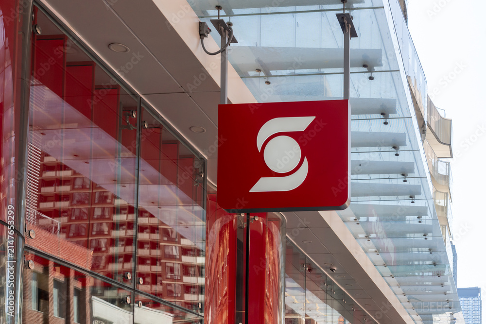 Naklejka premium Toronto, Ontario, Canada - August 5, 2026: A Scotiabank logo on the building. Toronto, Ontario, Canada