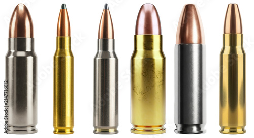 Foto Variety of shiny new bullet cartridges and ammunition, showcasing different calibers and casing materials