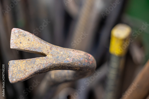 Obraz na plátně Rusty crowbar showing wear and tear from construction work