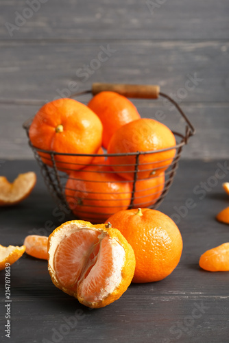 Sweet tangerines on grey wo...