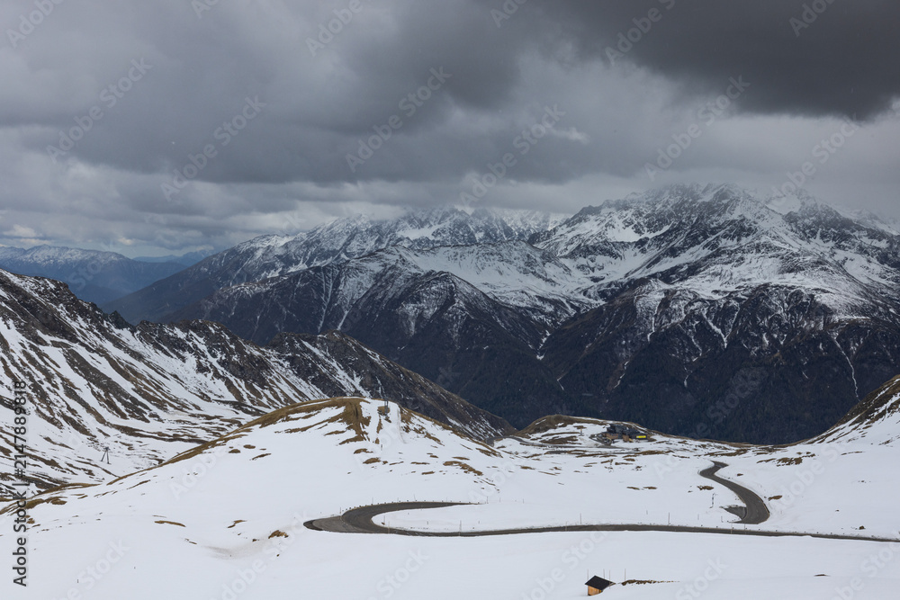 Naklejka premium Dramatic switchbacks on the Grossglockner