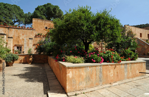 Les jardins du monastère de la Sainte-Trinité sur la presqu'île de l'Akrotiri près de La Canée en Crète
