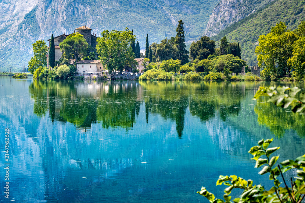 Fototapeta premium Lago di Toblino, Trentino, Italia