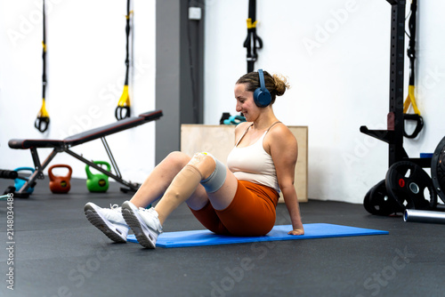 Фотография Woman with disability exercising in gym, embracing self-improvement and athletic