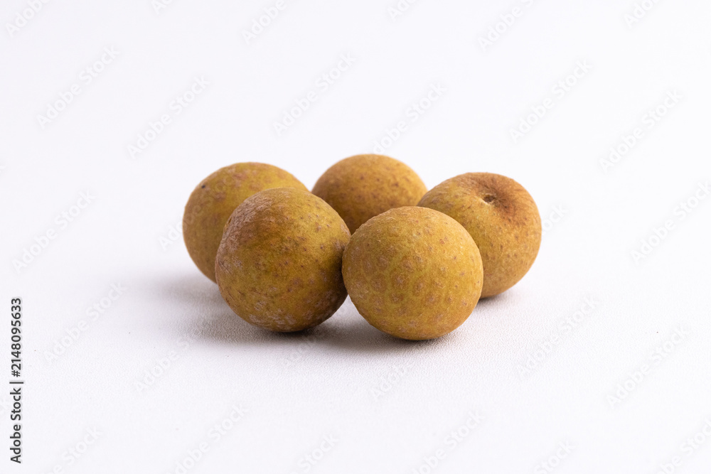 Fototapeta premium Fresh sweet longan fruit isolated on a clean white background