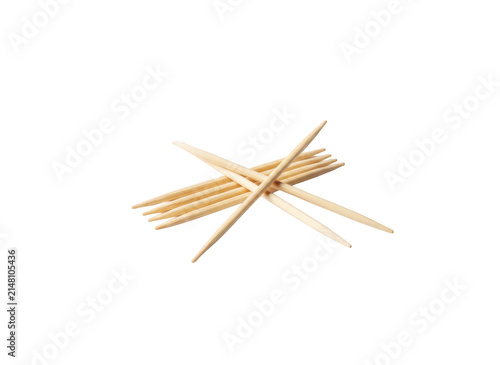 Fotografía A small pile of sharp wooden toothpicks resting on a surface