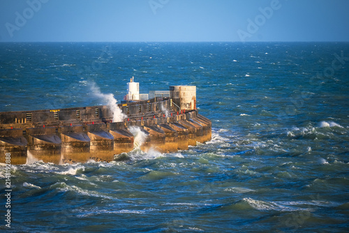 Konstfotografi Storm Waves Crashing Against Concrete Breakwater