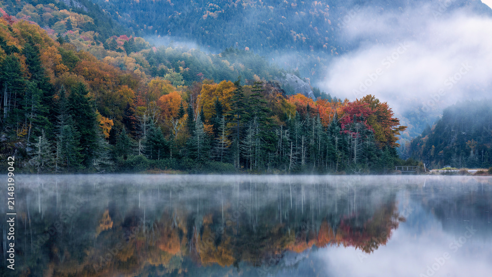 Fototapeta premium Foggy autumn morning at Saco Lake on Crawford Notch Road - New Hampshire