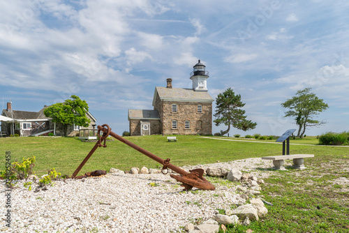 Konstfotografi Sheffield Island Lighthouse with tourists disembarking the ferry
