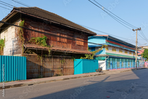 Konstfotografi Anciennes maisons traditionnelles en bois de Teck, Lampang, Thaïlande