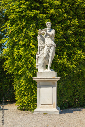 Fotografie This marble statue of the Roman god Mercury is located in the park of the Schönb