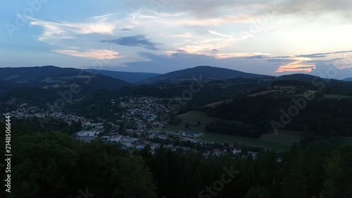 Weitblick im letzten Licht des Tages