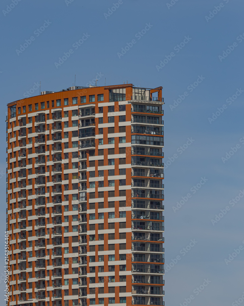 Fototapeta premium A tall high rise building with a modern and creative desing