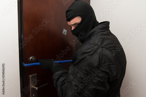 Fotografía Robber Tries To Break In