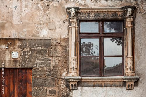  Fenster im Renaissance-Stil in einem historischen Gebäude, Palma de Mallorca