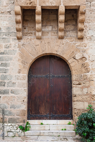 Rundbogen-Portal in einem historischen Gebäude, Palma, Mallorca