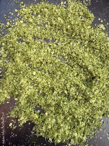 Steinsalz. Gewürzsalz. Kräutersalz.
