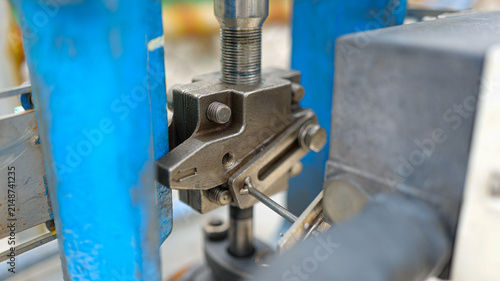 Konstfotografi A close-up of a valve stem highlights engineering design, emphasizing efficiency