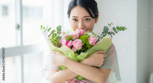Plakat 花束を受け取る女性
