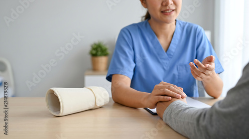 Healtcare support and hospitality for a patient with a fracture, offering advertising copy space in a medical clinic.