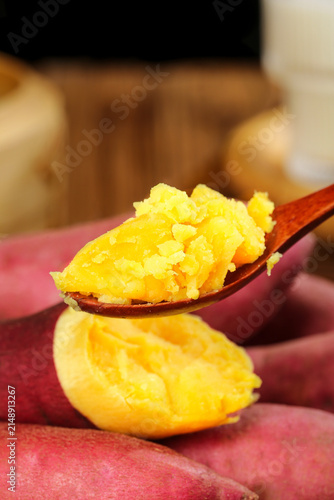 Quadro su tela Fresh Mashed Sweet Potato on Wooden Spoon - Delicious Still Life Food Photograph