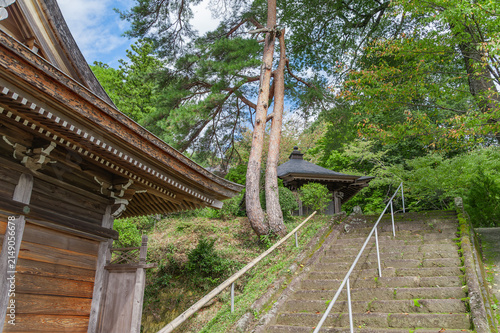 馬頭院の堂宇と境内の石段/Temple Building and Stone Stairs in the Precincts of Batoin Temple