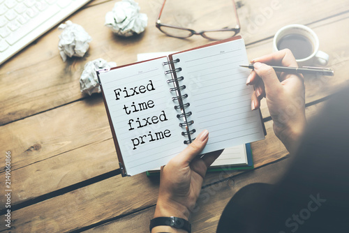 Foto Concept of fixed time and fixed prime