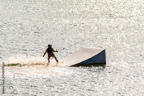 Cuadro en lienzo Wassersport - Sportler beim Wakeboarden